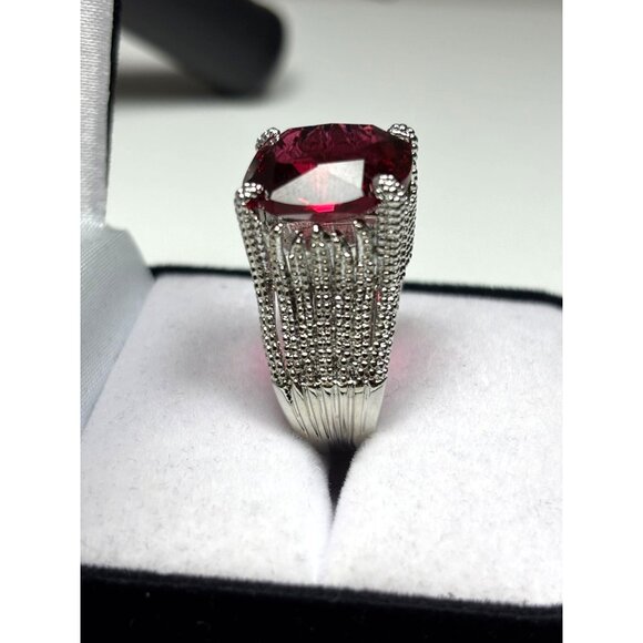 Vintage-Style Silver Ring With Large Red Gemstone & Intricate Detailing - Picture 3 of 3